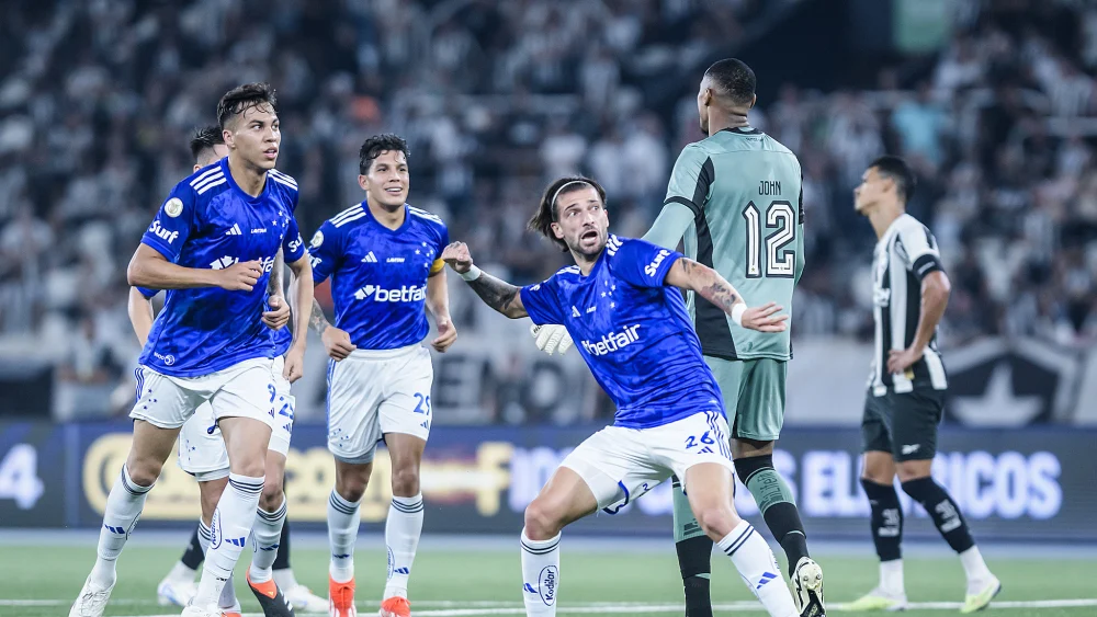 Cruzeiro Goleia Botafogo e Fica Próximo do G4 no Brasileirão
