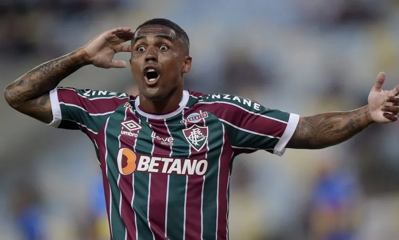 Douglas-Costa-Perto-de-Rescindir-Contrato-com-Fluminense-Após-Temporada-Decepcionante-
