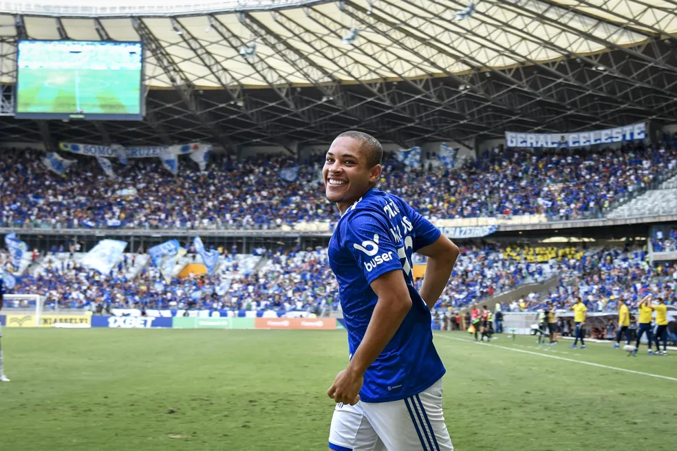 Ex-diretor do Cruzeiro explica saída de Vitor Roque para o Athletico-PR

