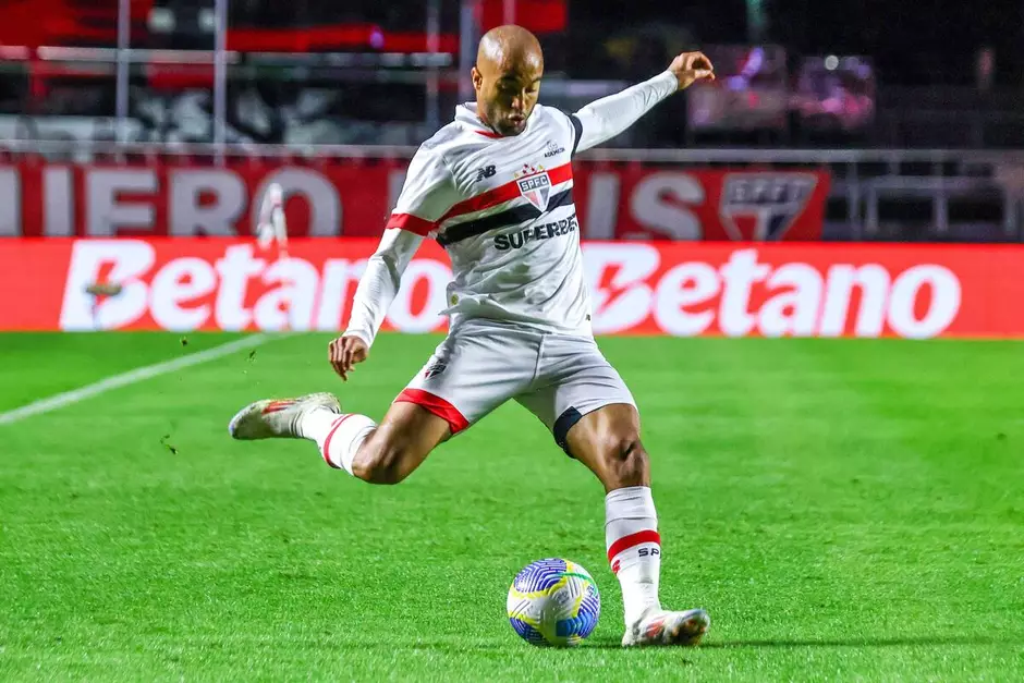 Vitória do São Paulo sobre o Flamengo: Calleri Brilha no Morumbi